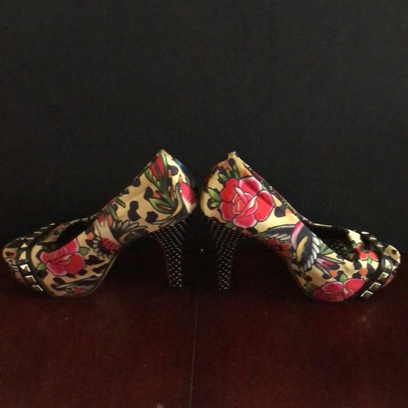 Iron Fist High Heels - Picture 3 of 6